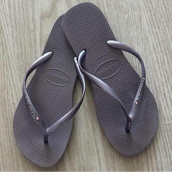 HAVAIANAS Slim Logo Mauve Metallic Womens Flip Flops with pink studs - Picture 1 of 6